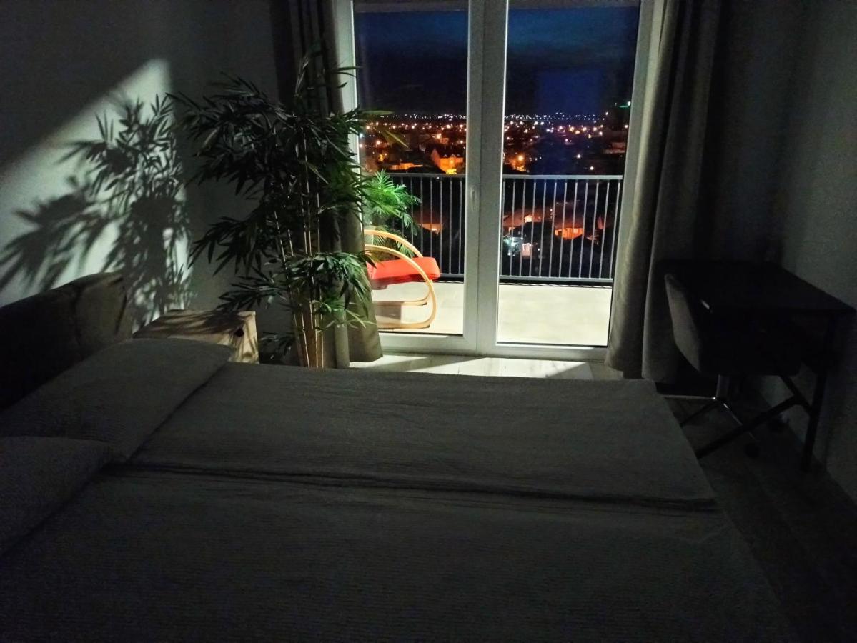 Summer Haven - Self Check-In & Parking Lot, Primashops&Lotus Орадя Экстерьер фото